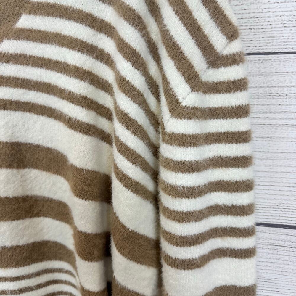 Ava & Viv Plus Size Cream & Tan Striped V-Neck Oversized Sweater Size 1X - Picture 8 of 9